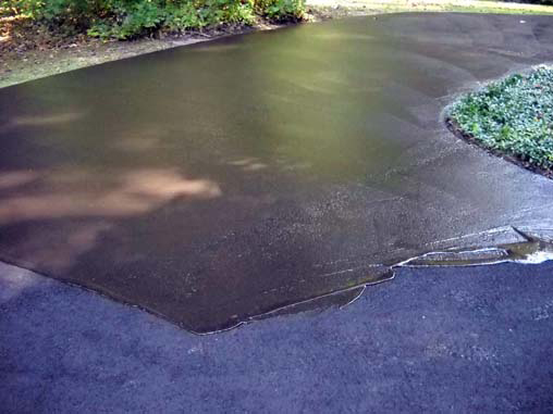 What are some tips to sealcoat a driveway?